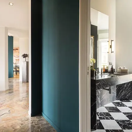 Apartment Duomo Perfume Milan