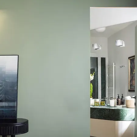 Apartment Duomo Perfume Milan